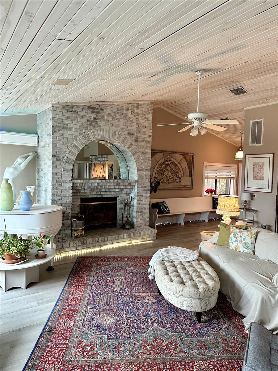 LONE PALM BEACH 1ST ADD - Residential