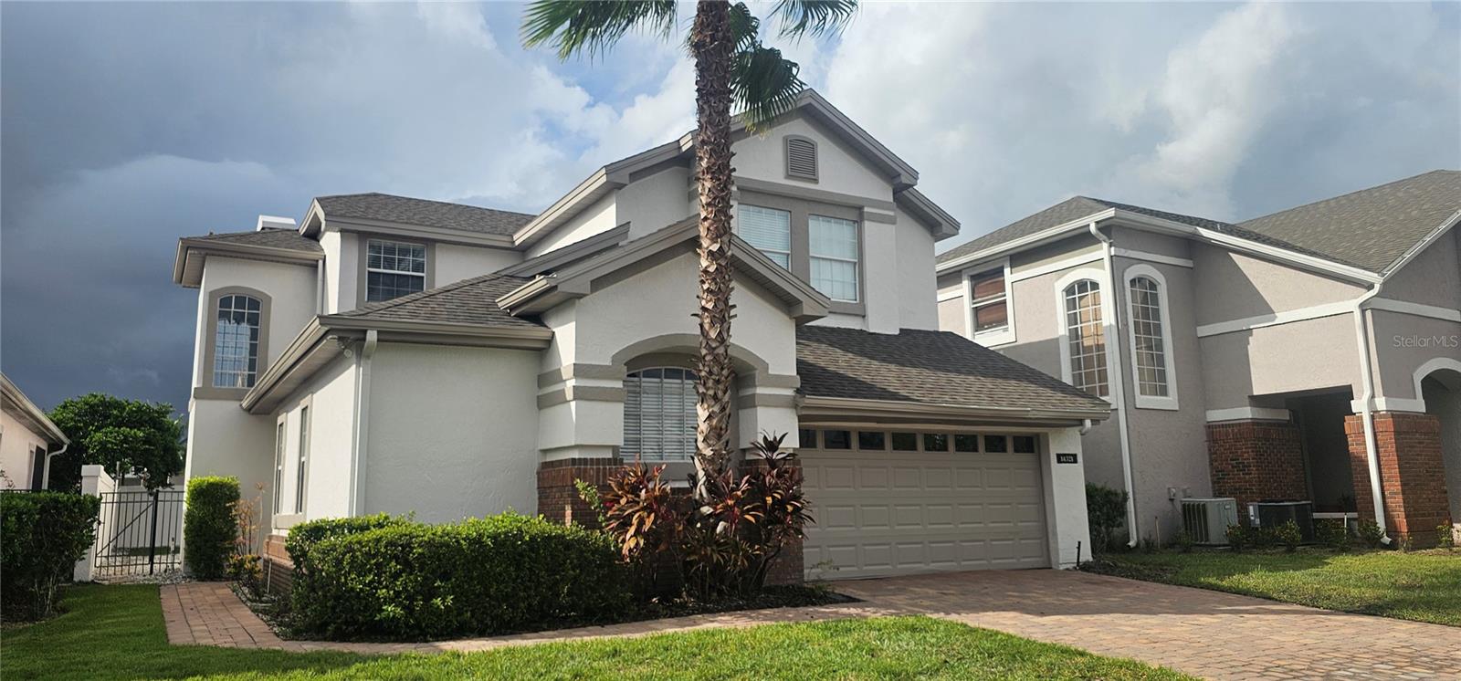 Discover your new home at Tanglewood, in the heart of Hunters Creek! This beautiful rental property is located in an exclusive guard-gated community. Enjoy the tranquility and security that only a gated community offers, with trails surrounded by lakes and spectacular landscaping. Four bedrooms in total, including a master suite with a private bathroom and a large closet, are located on the first floor. The other three bedrooms are located on the second floor; one is a suite with its own bathroom, and the other two bedrooms share a full bathroom, perfect for your family's comfort. A versatile second-floor loft is ideal for a study, game room, or your personal office. On the first floor, you'll find a luxurious and light-filled living room, integrated with the dining area and a gourmet kitchen, perfect for the chef in you. An additional half bathroom is located on the first floor for added convenience. The loft-style patio with artificial turf is perfect for family gatherings and socializing. Community amenities include a pool cabana, tennis courts, and grills for you to enjoy with your loved ones. 24/7 private security, guaranteeing your peace of mind and that of your family. A unique opportunity to live in a property that combines luxury, comfort, and an enviable location. Don't miss the chance to make it your home!