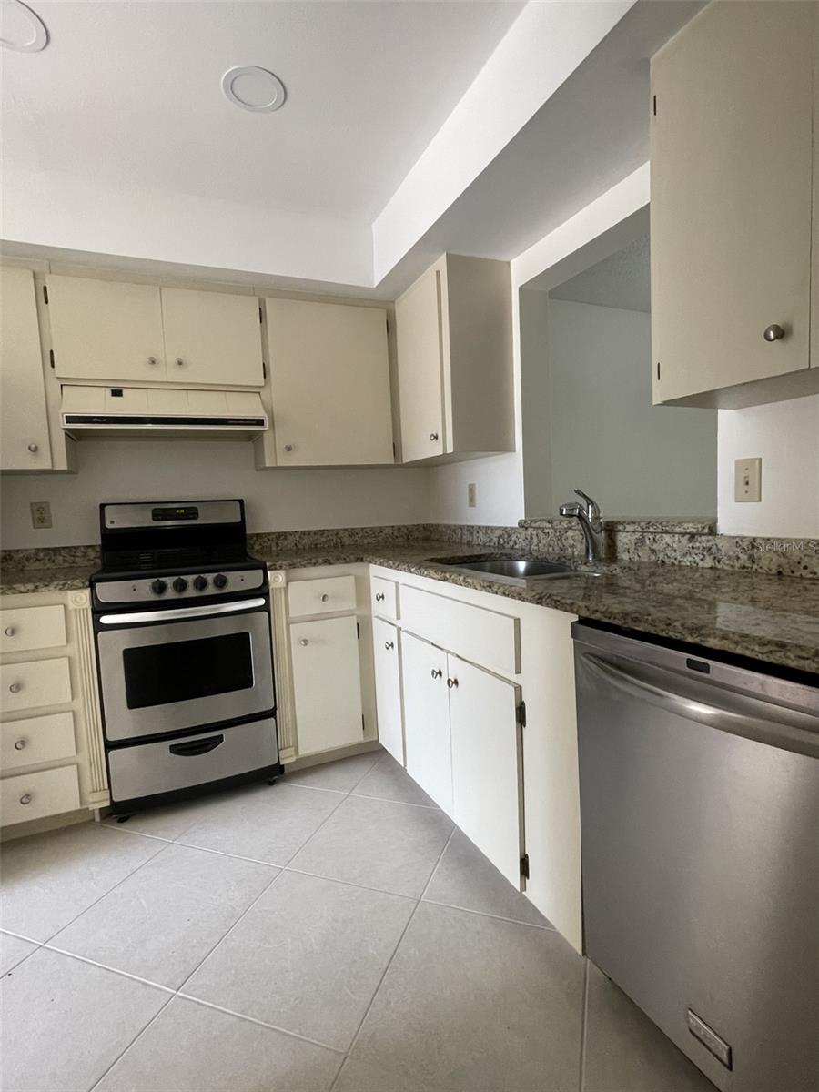 PALM-AIRE AT SARASOTA 10-B - Residential