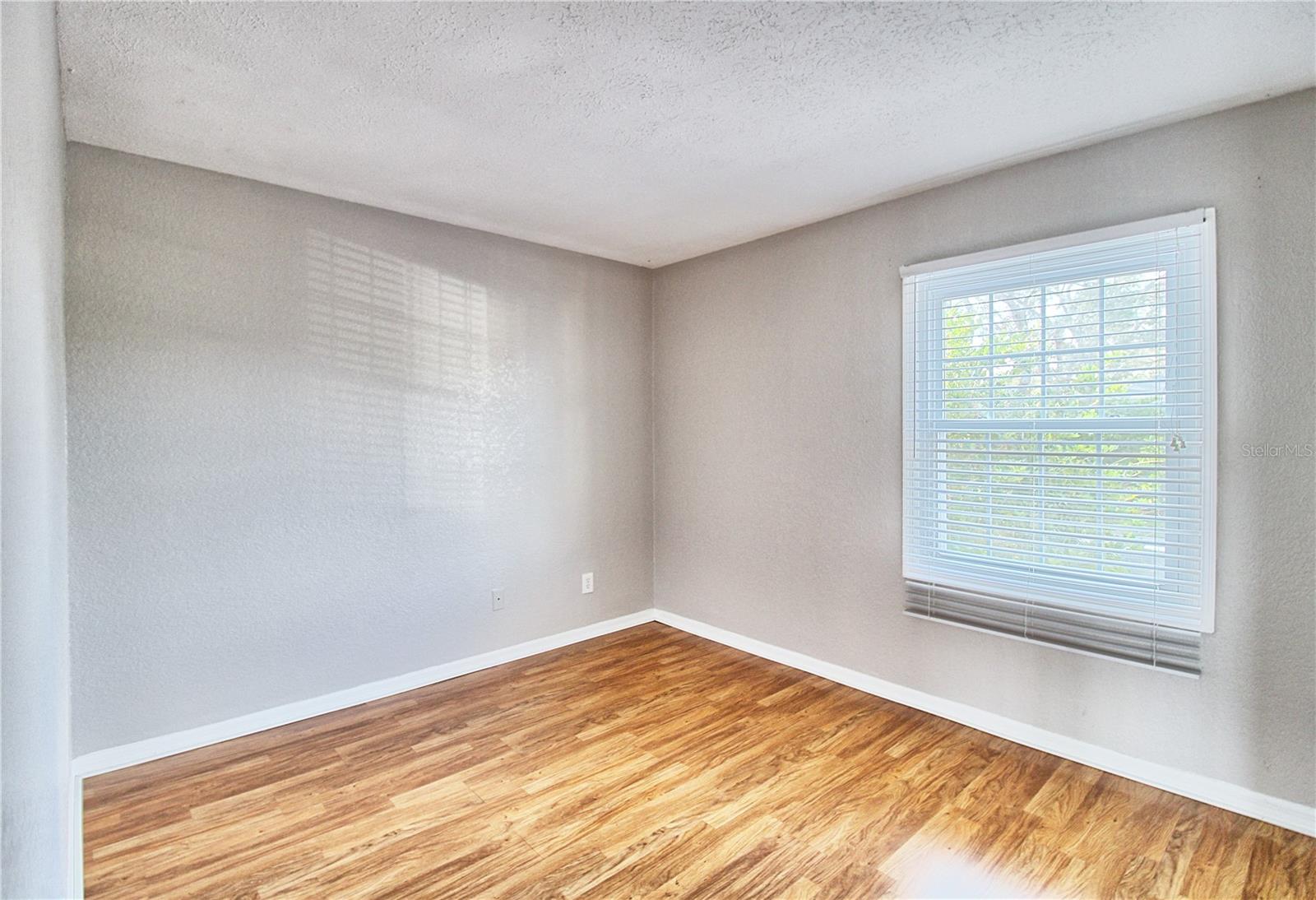 WHISPERING OAKS - Residential Lease