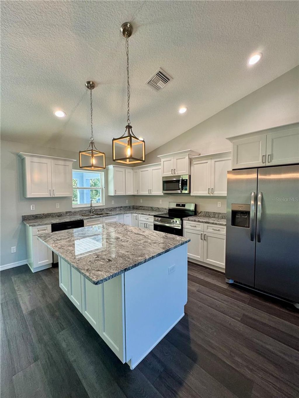 Photo of 13270 SW 104th Lane, Dunnellon, FL 34432 (MLS # OM710181)