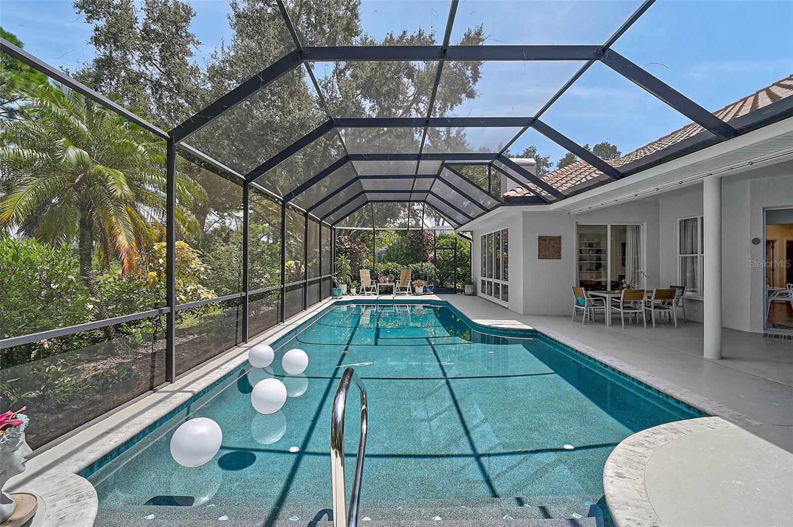 CALUSA LAKES - Residential