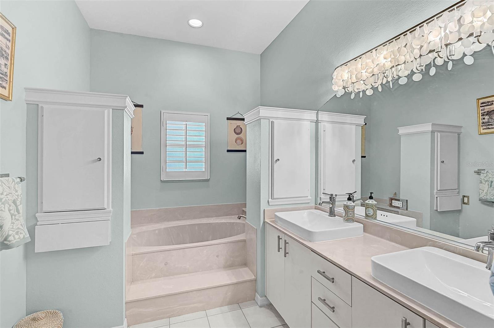 CALUSA LAKES - Residential
