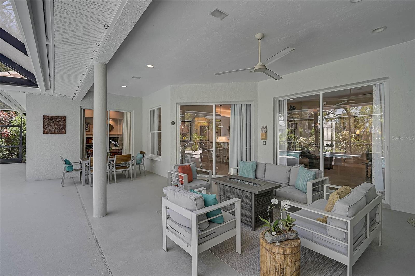 CALUSA LAKES - Residential