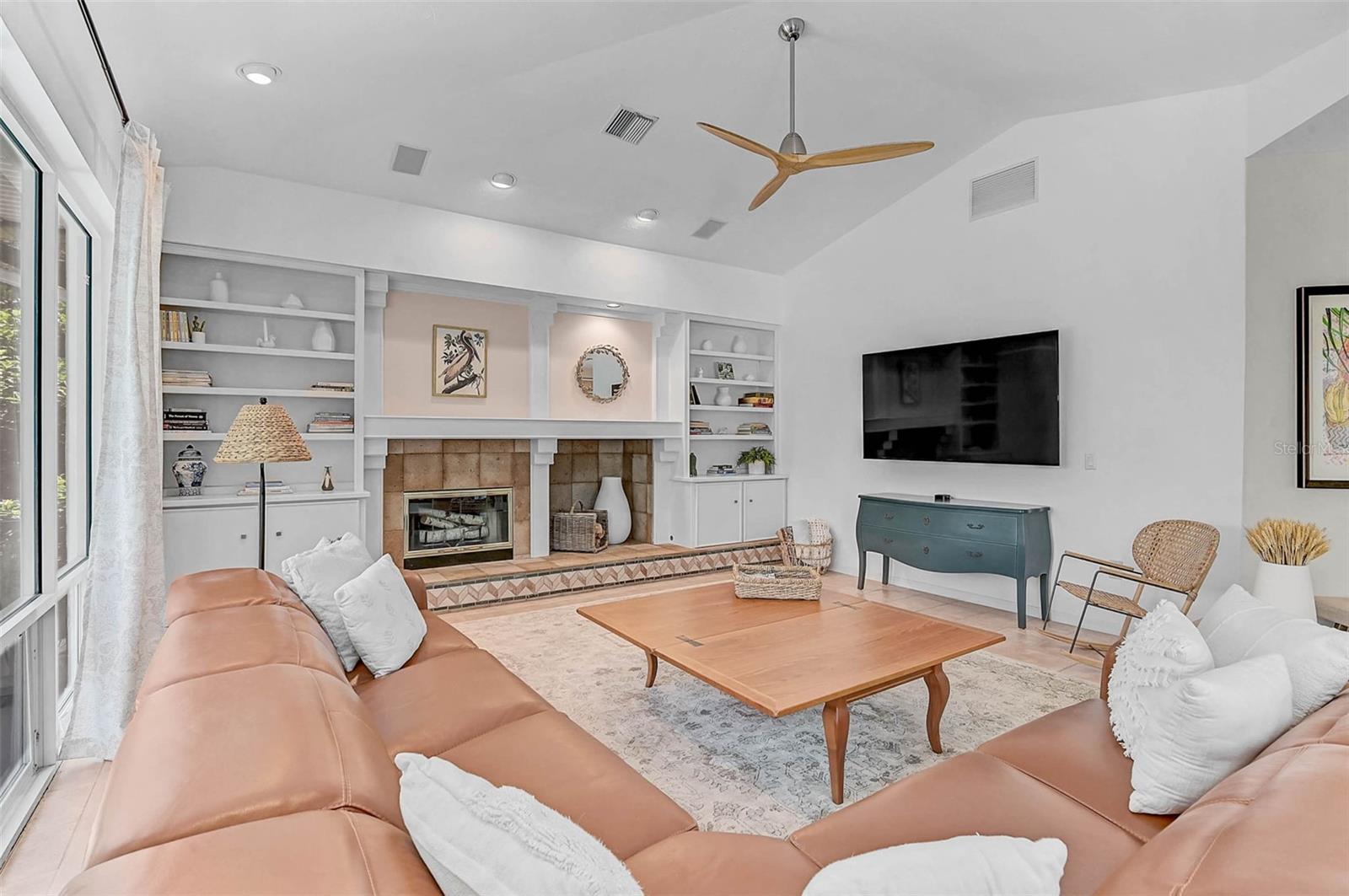 CALUSA LAKES - Residential