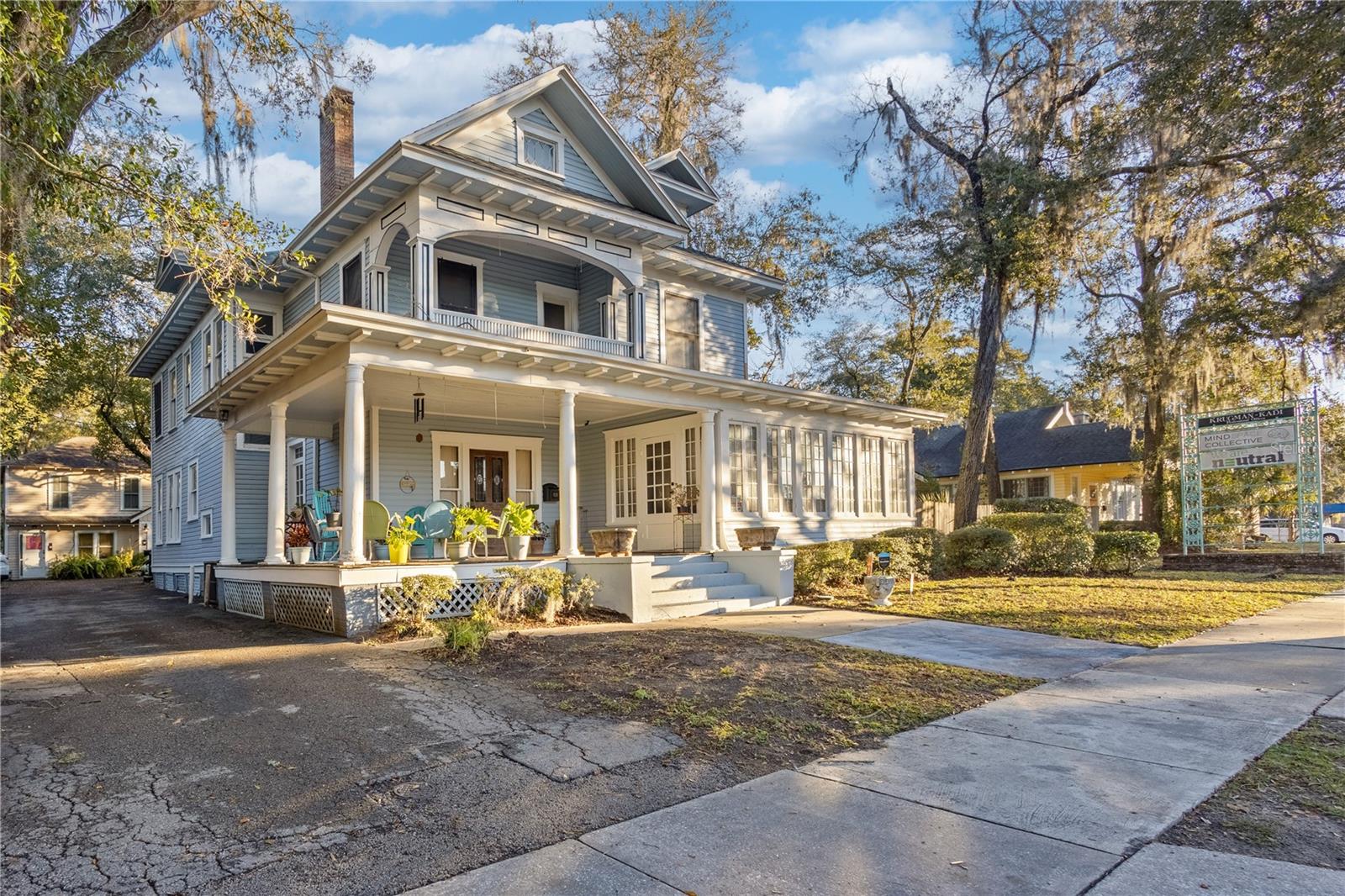 824 E UNIVERSITY AVENUE