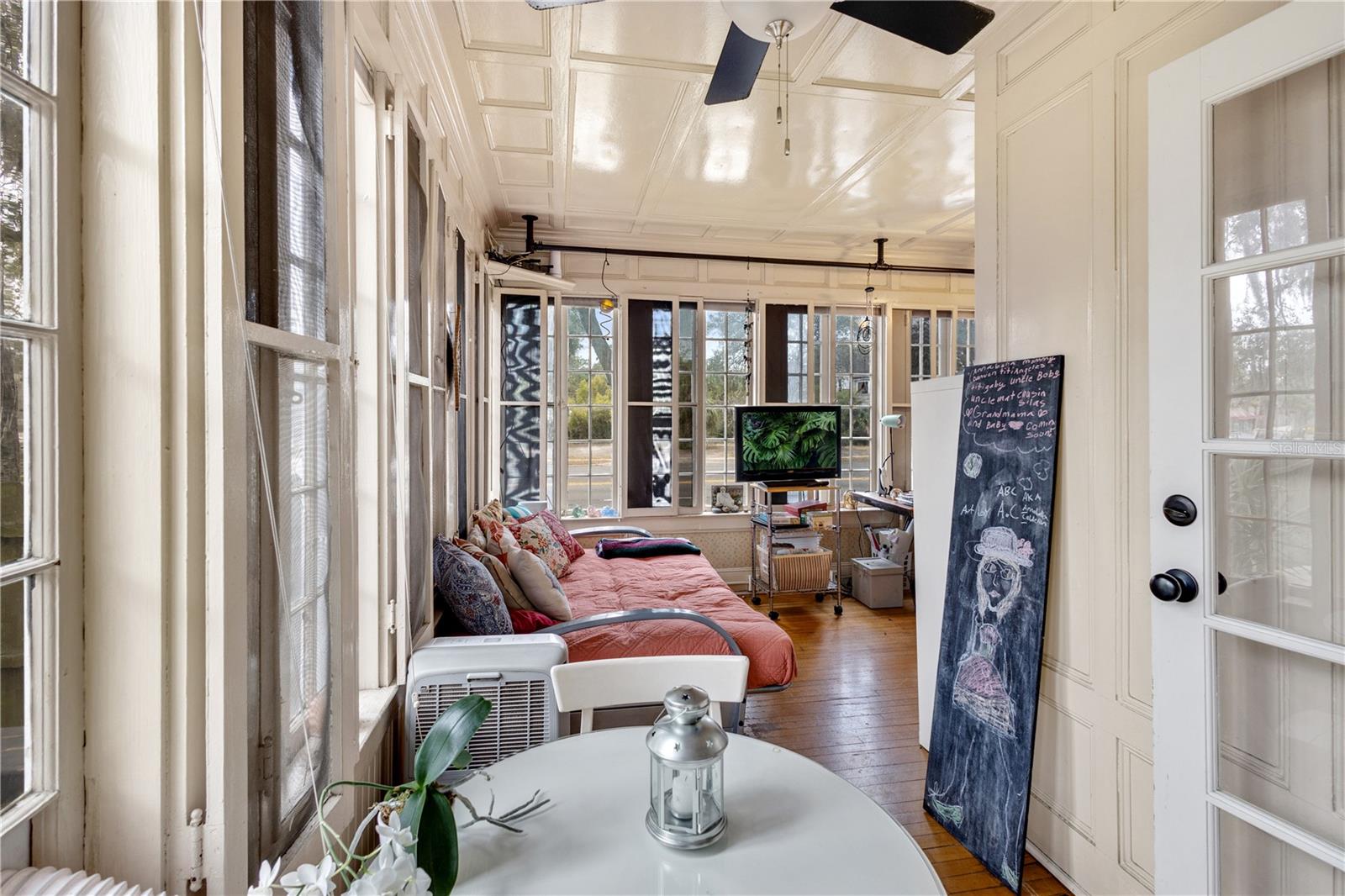 824 E UNIVERSITY AVENUE