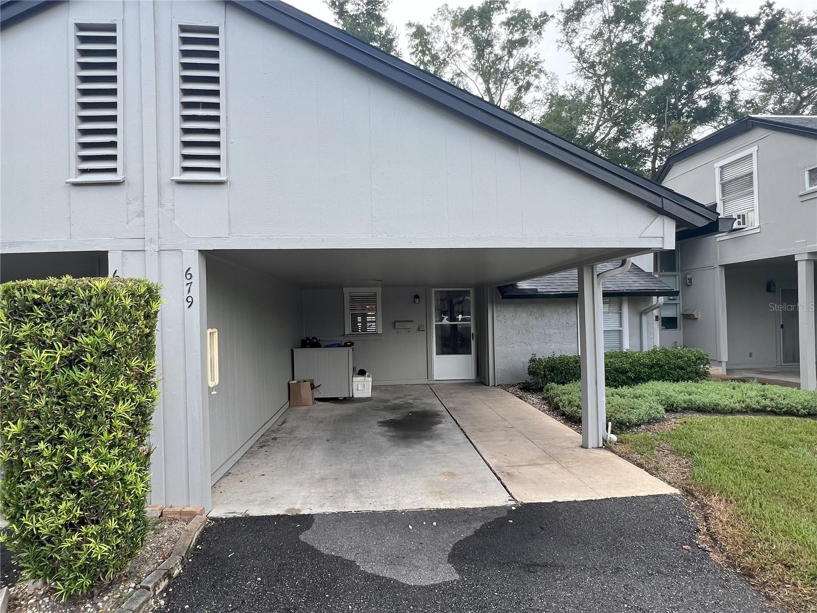 Cozy condo in sought after Ramblewood. Convenient location to shopping, restaurants, Altamonte mall, and I 4.
