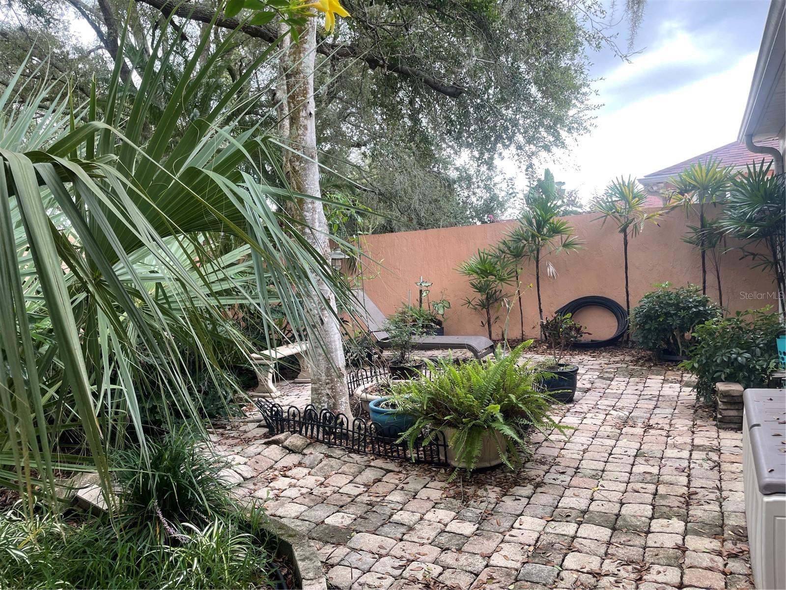 LADY LAKE ORANGE BLOSSOM GARDENS COURTYARD VILLAS - Residential