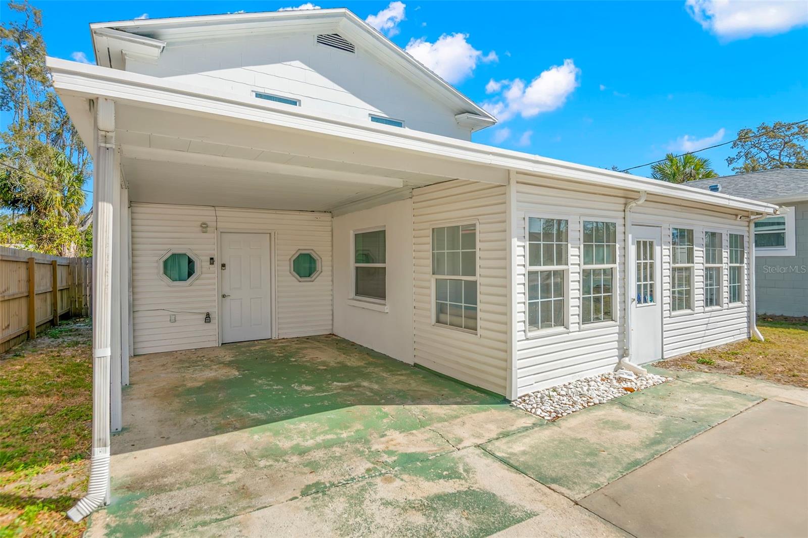 1613 N MARTIN LUTHER KING JR AVENUE