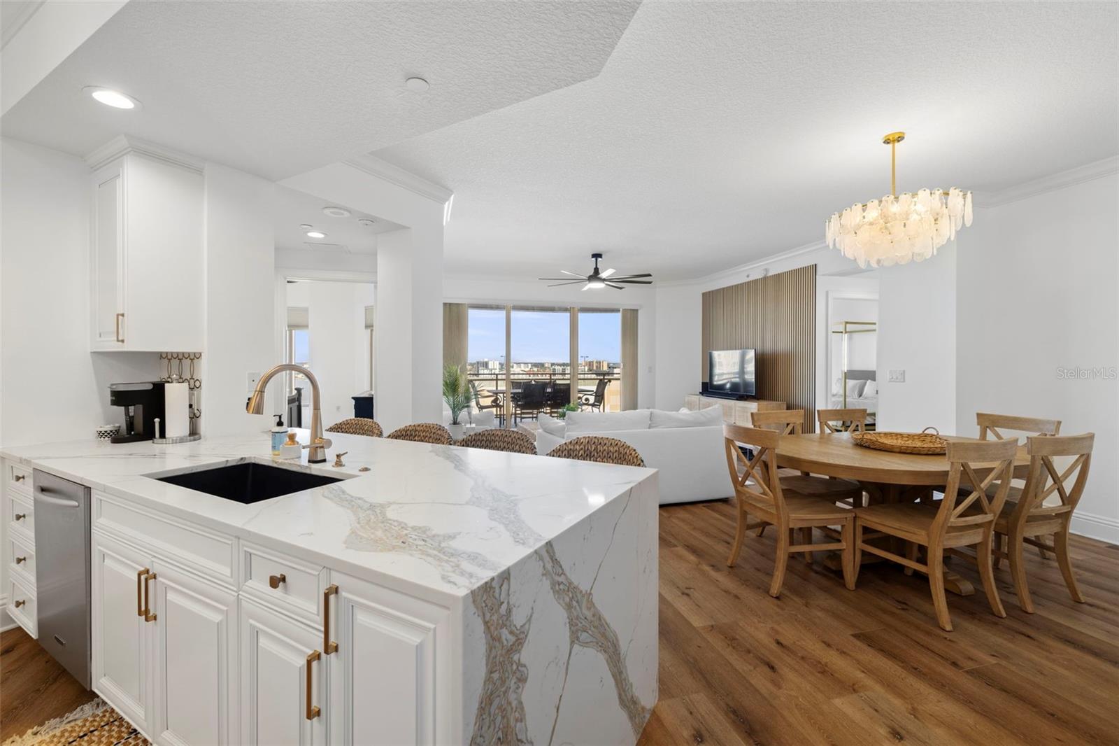 11 BAYMONT STREET 909
