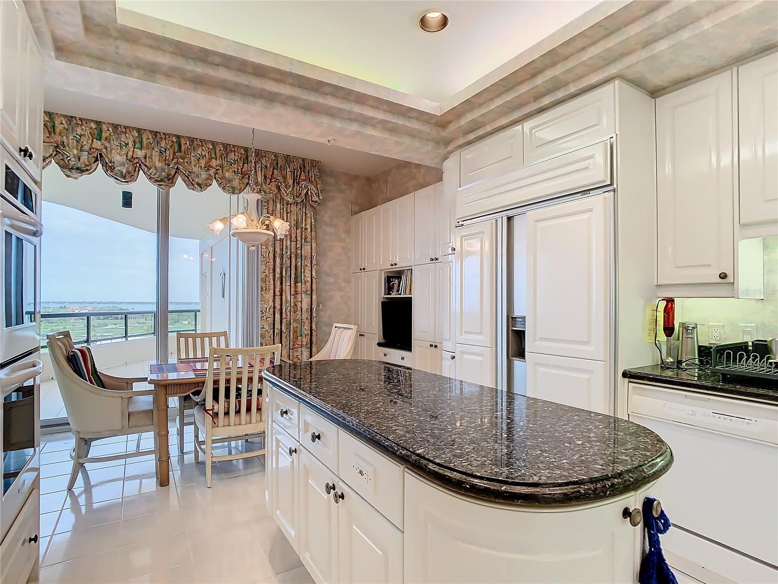 L AMBIANCE AT LONGBOAT KEY CLUB PH 02 - Residential