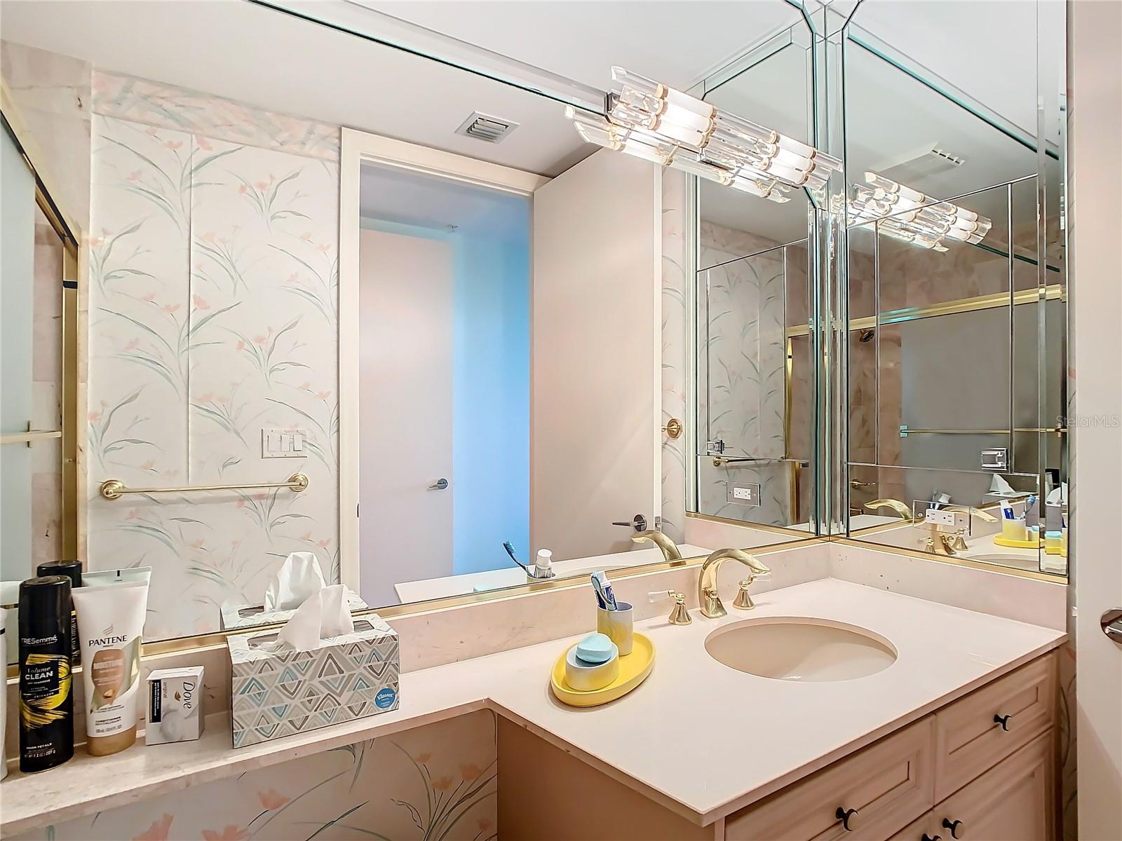 L AMBIANCE AT LONGBOAT KEY CLUB PH 02 - Residential