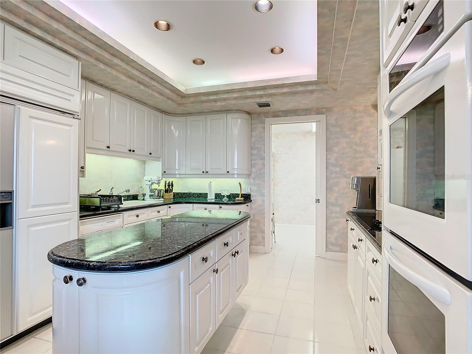 L AMBIANCE AT LONGBOAT KEY CLUB PH 02 - Residential