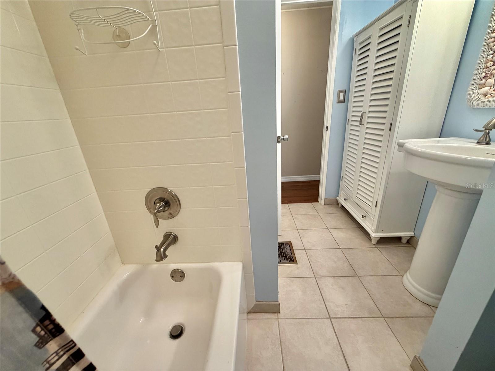 HAWTHORNE AT LEESBURG A COOP - Residential