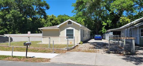 A home in DELAND