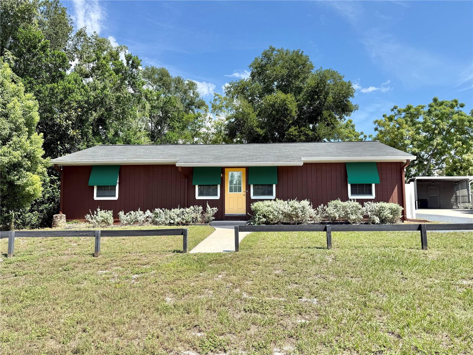 Perfect for Snowbirds or First-Time Buyers!
Welcome home to this beautiful 3-bedroom, 2-bath home with a carport that’s been converted into a garage, complete with a garage door and opener. Best of all, there’s no HOA fees to worry about.
? Move-In Ready – Being sold fully furnished, just bring your suitcase and start enjoying Florida living.
? Energy Savings – Solar panels on the roof will be paid off at closing, keeping utility bills low.
? Modern Kitchen – Stainless steel appliances plus a convenient indoor laundry room with washer & dryer included.
? Outdoor Living – Relax on your screened porch or enjoy the fenced backyard, perfect for pets and gatherings.
? Prime Location – Only minutes from downtown Tavares, the “Seaplane Capital of the World,” with easy access to shopping, dining, and lakes.
This home has it all—furnished, updated, energy-efficient, and close to everything!
