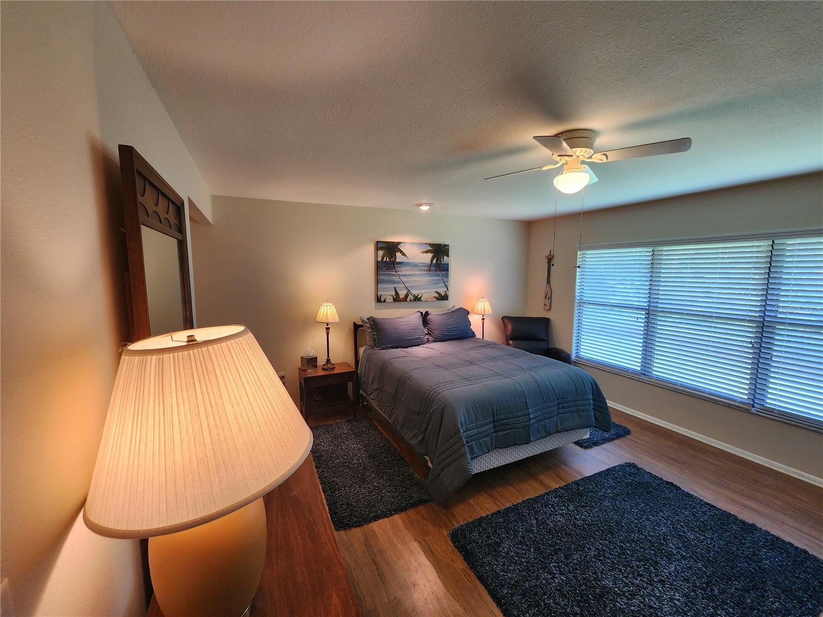 948 N BENEVA ROAD V25