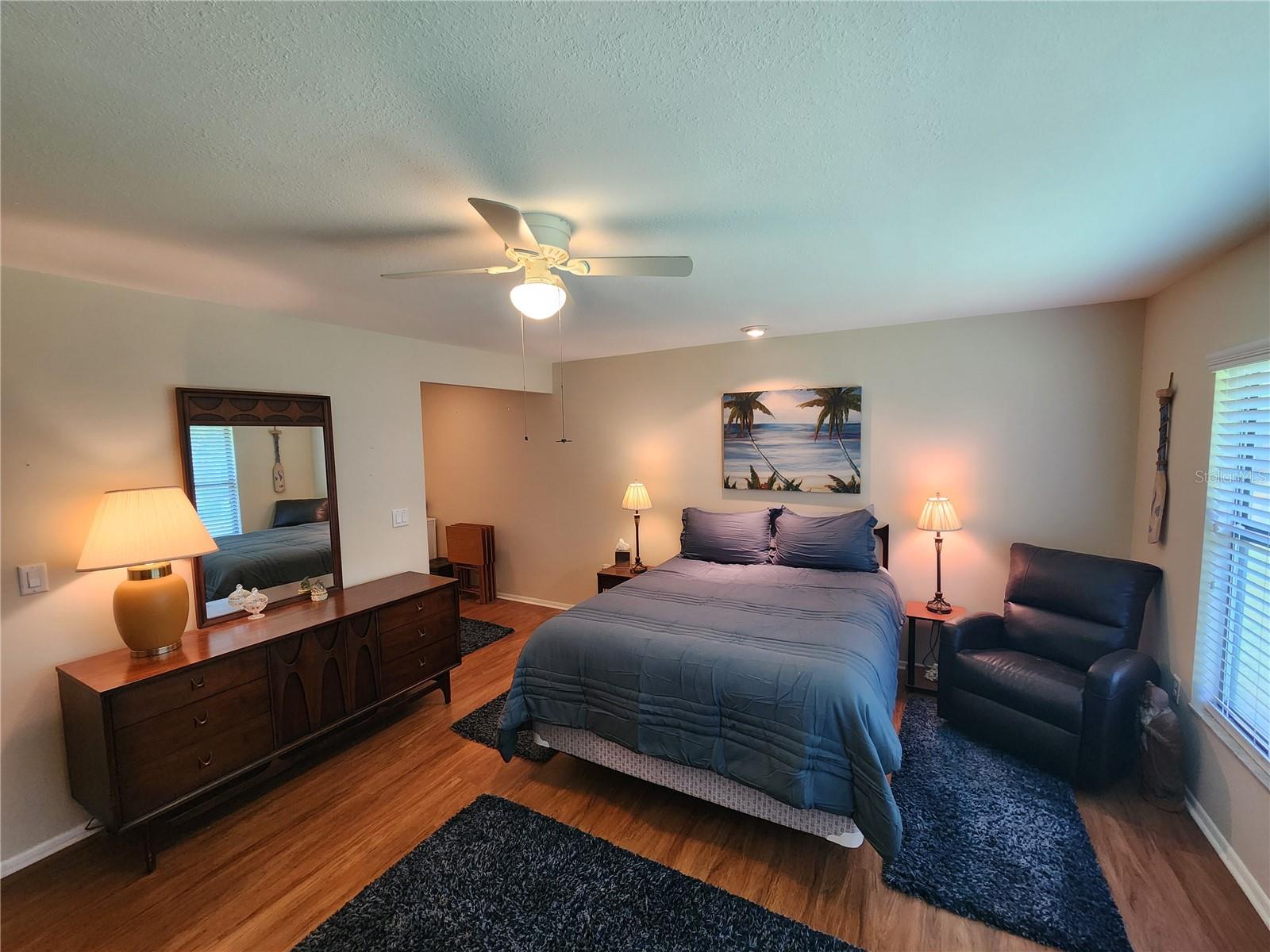 948 N BENEVA ROAD V25