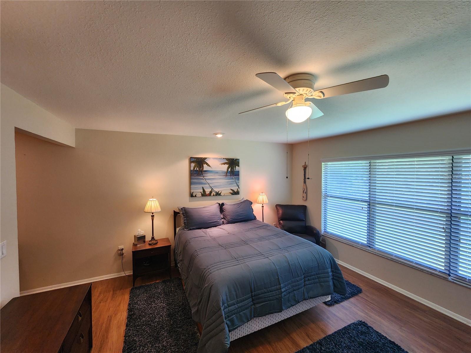 948 N BENEVA ROAD V25