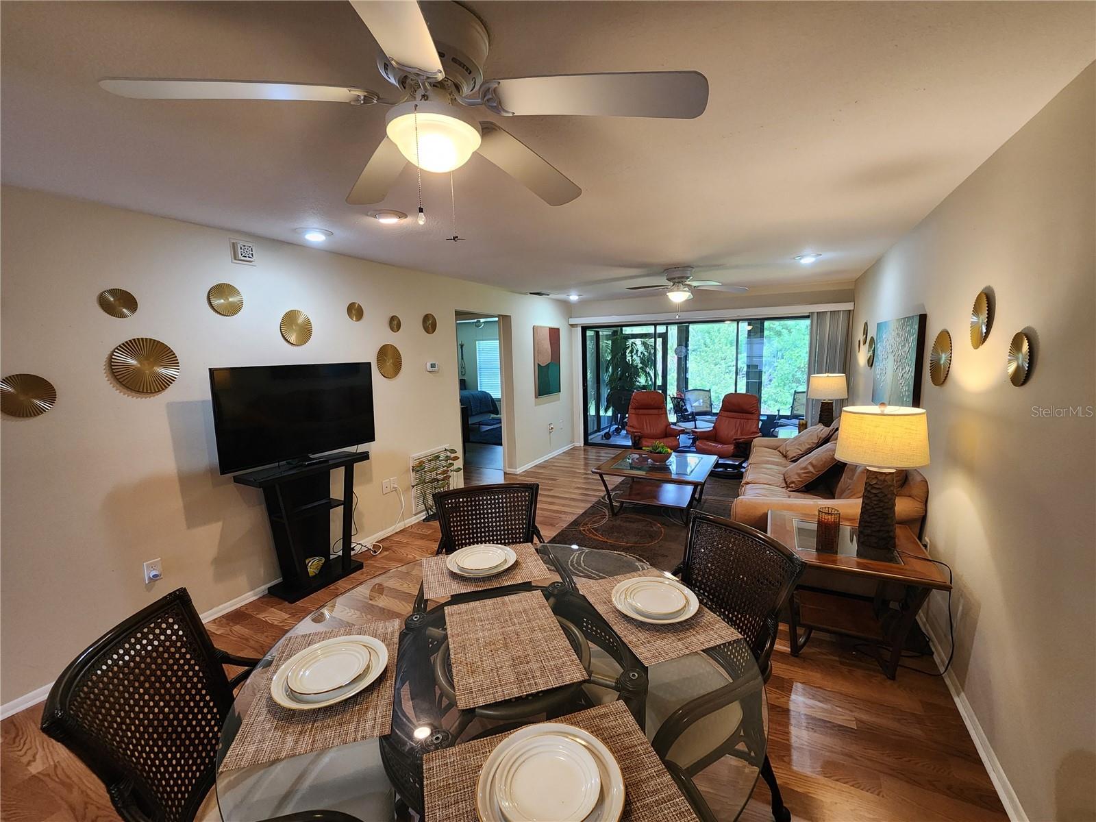 948 N BENEVA ROAD V25