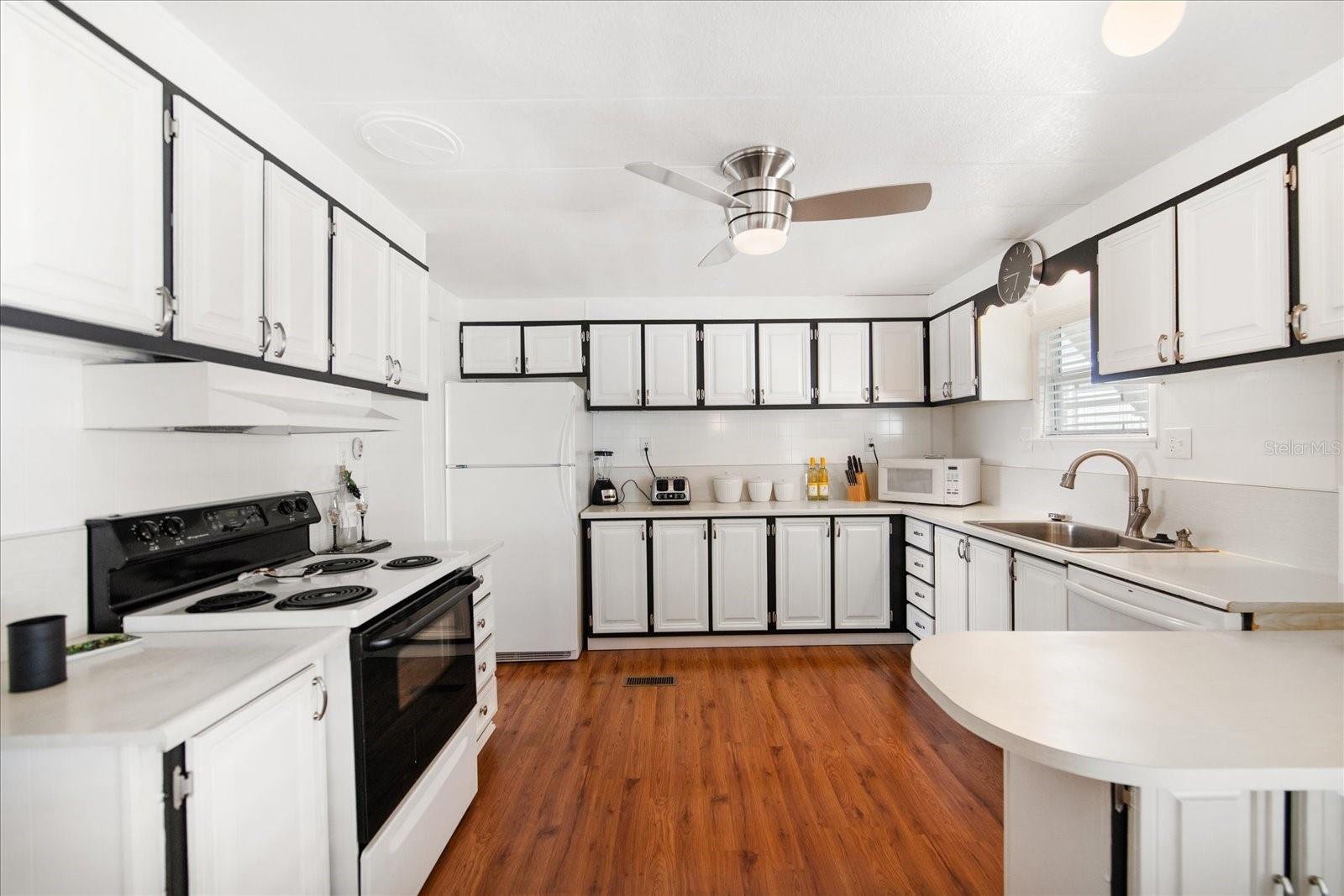 TARPON SHORES MOBILE HOME VILLAGE UNREC - Residential