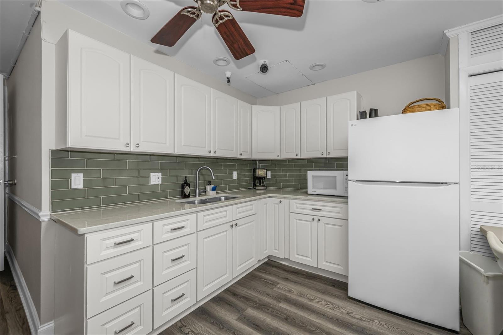 HARBOUR CLUB CONDO 3 - Residential