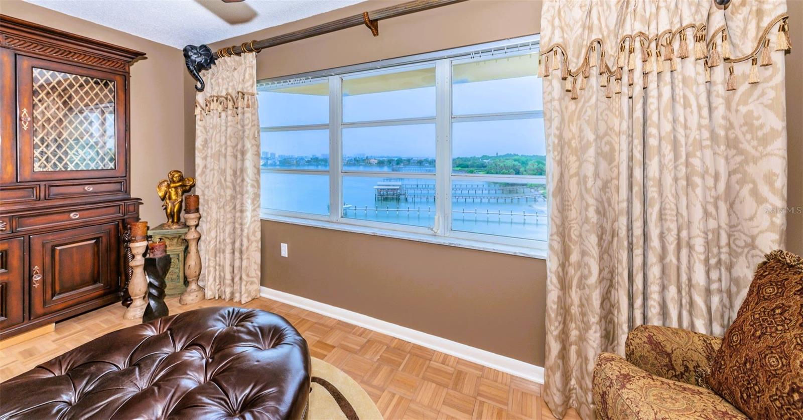 HARBOUR CLUB CONDO 3 - Residential