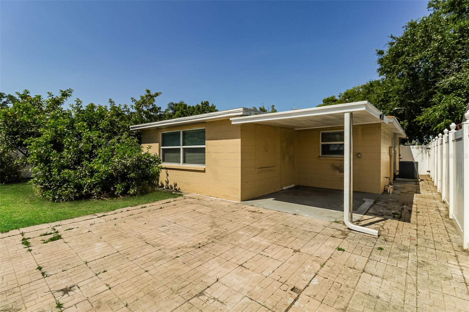 COLONIAL HILLS - Residential