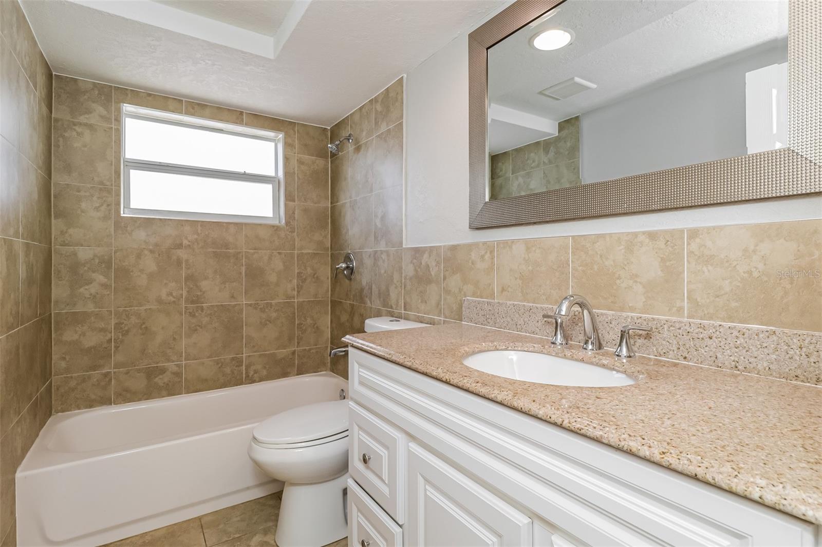 COLONIAL HILLS - Residential