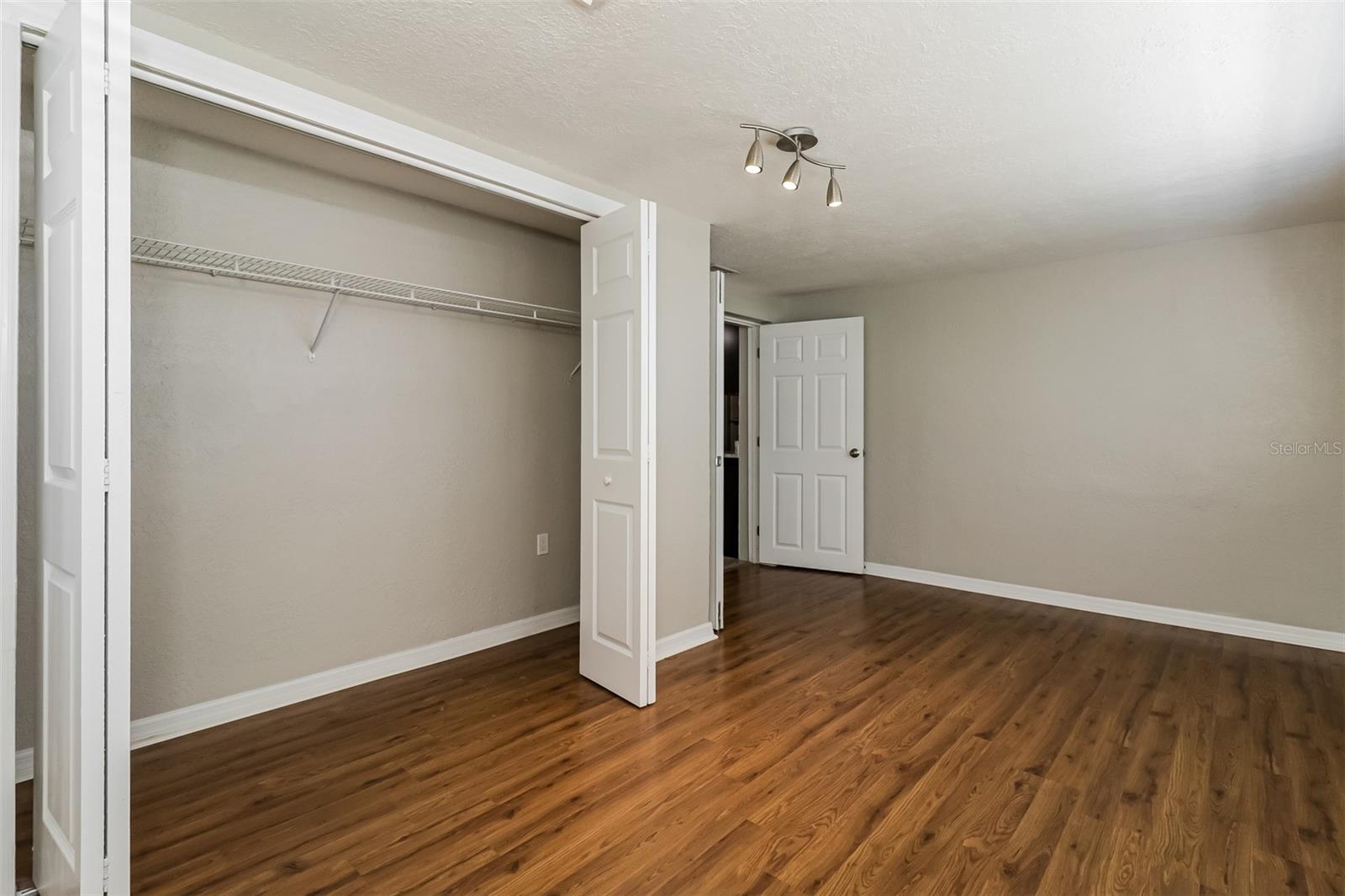 COLONIAL HILLS - Residential