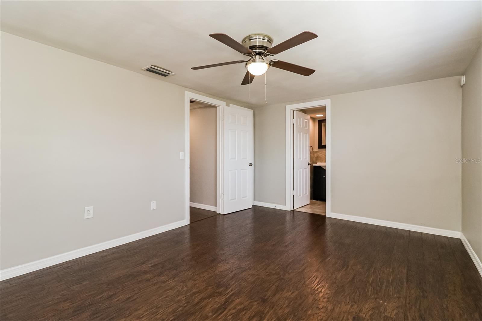 COLONIAL HILLS - Residential