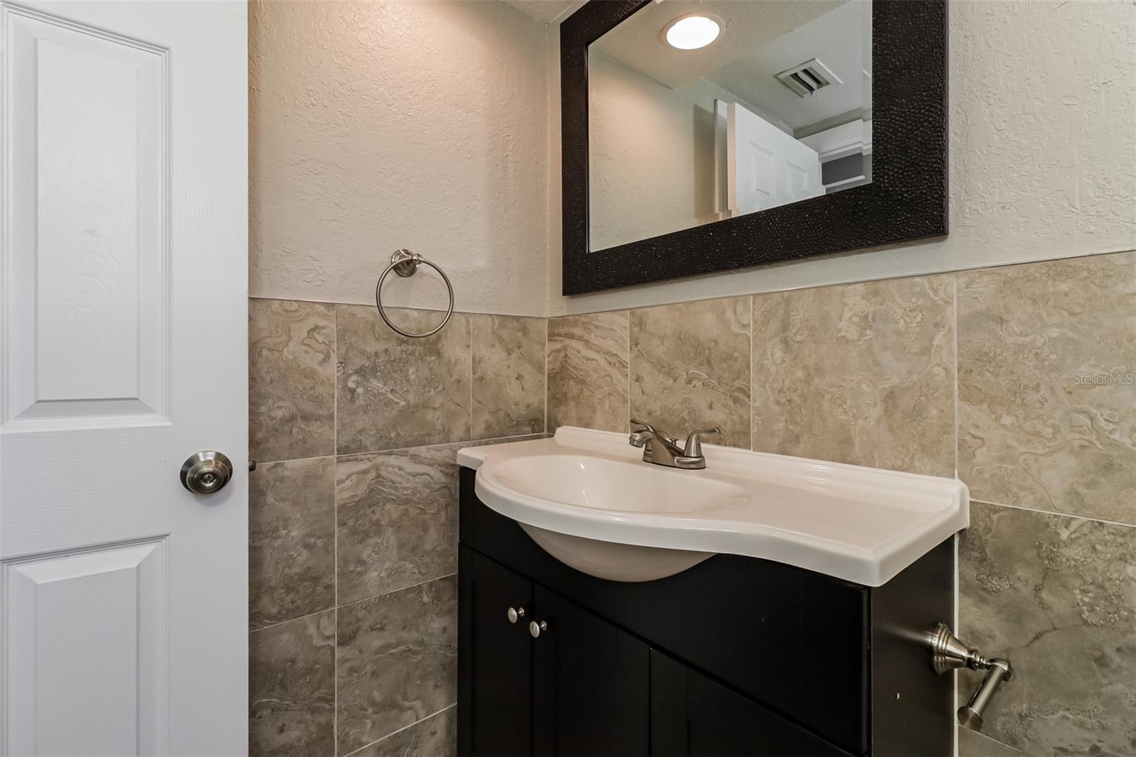 COLONIAL HILLS - Residential
