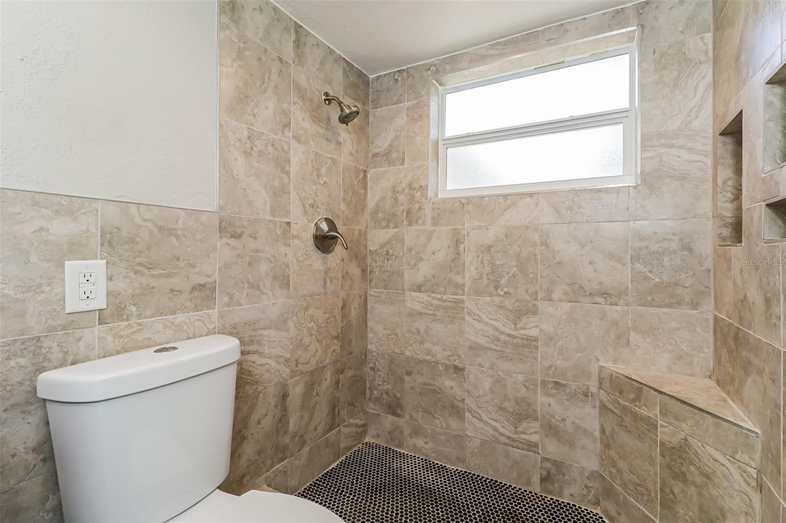 COLONIAL HILLS - Residential