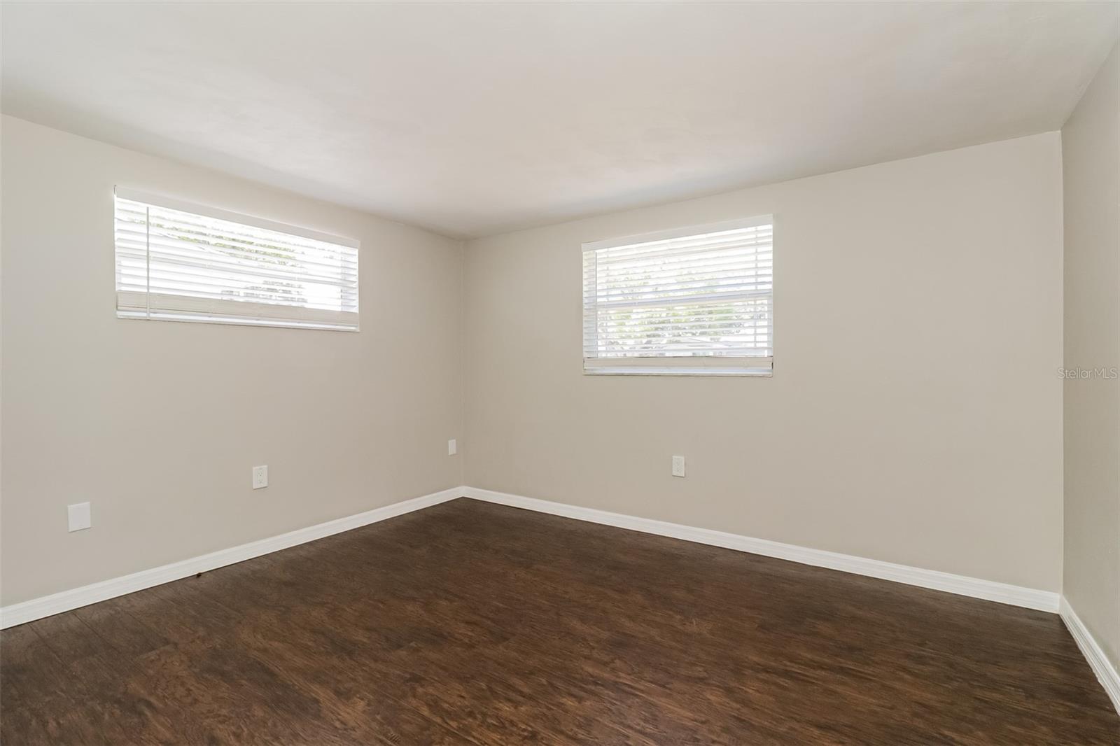 COLONIAL HILLS - Residential