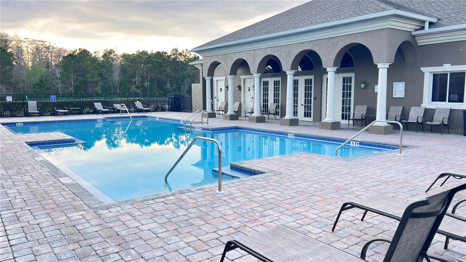 VICTORIA PINES CONDO - Residential