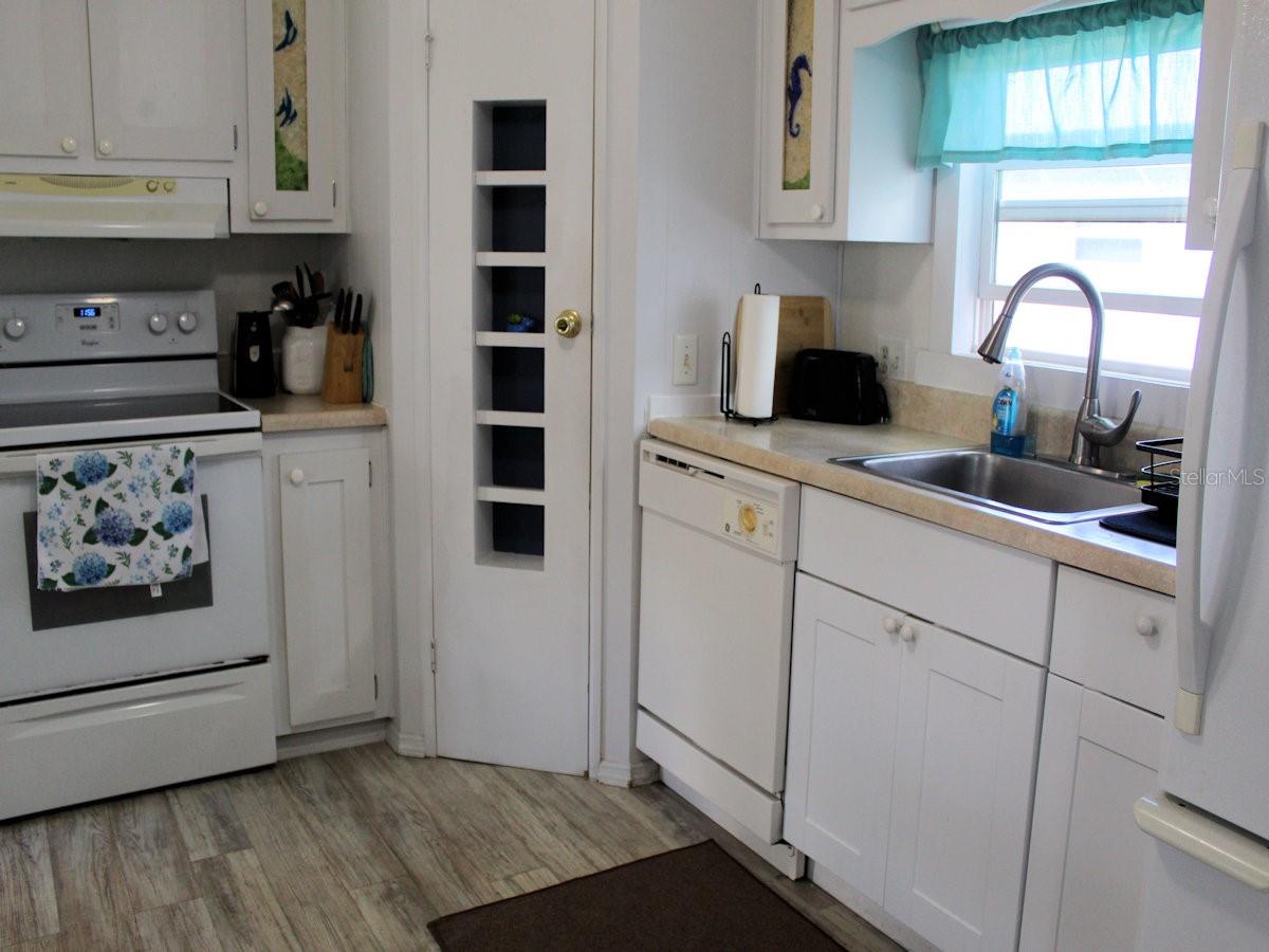 47 THATCH PALM STREET W