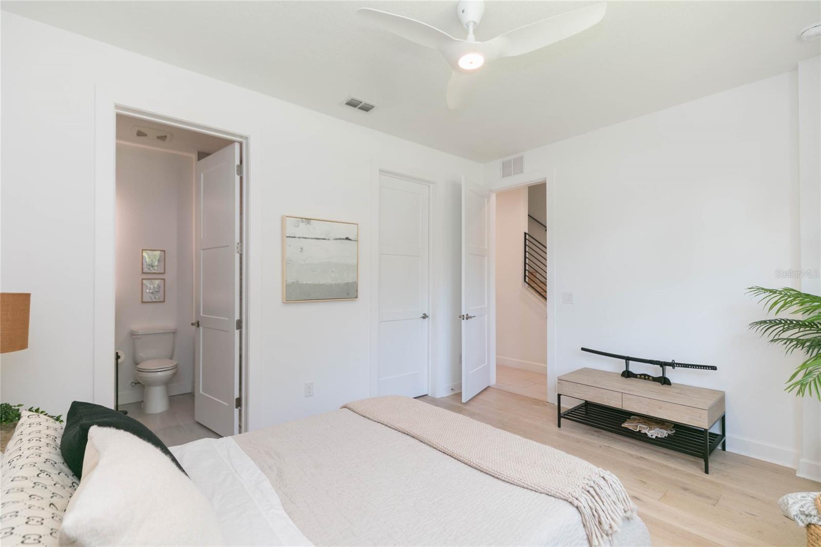 SHORE HOUSE TWNHMS UN 5 - Residential