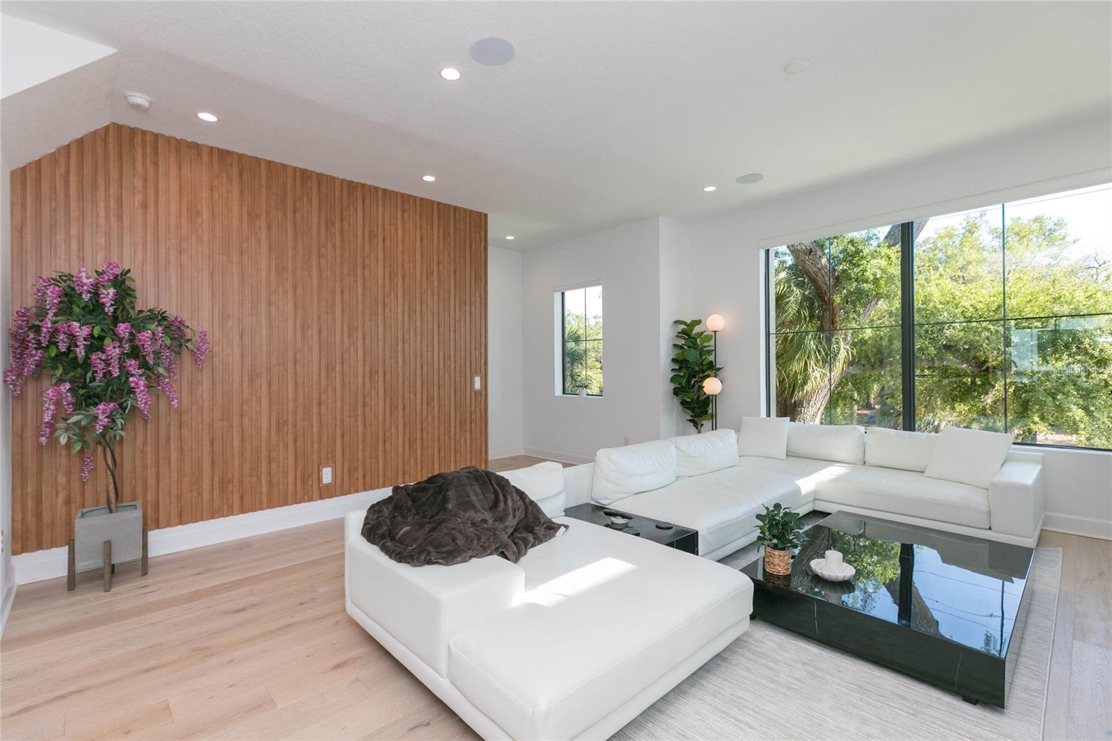 2851 W GANDY BOULEVARD 5