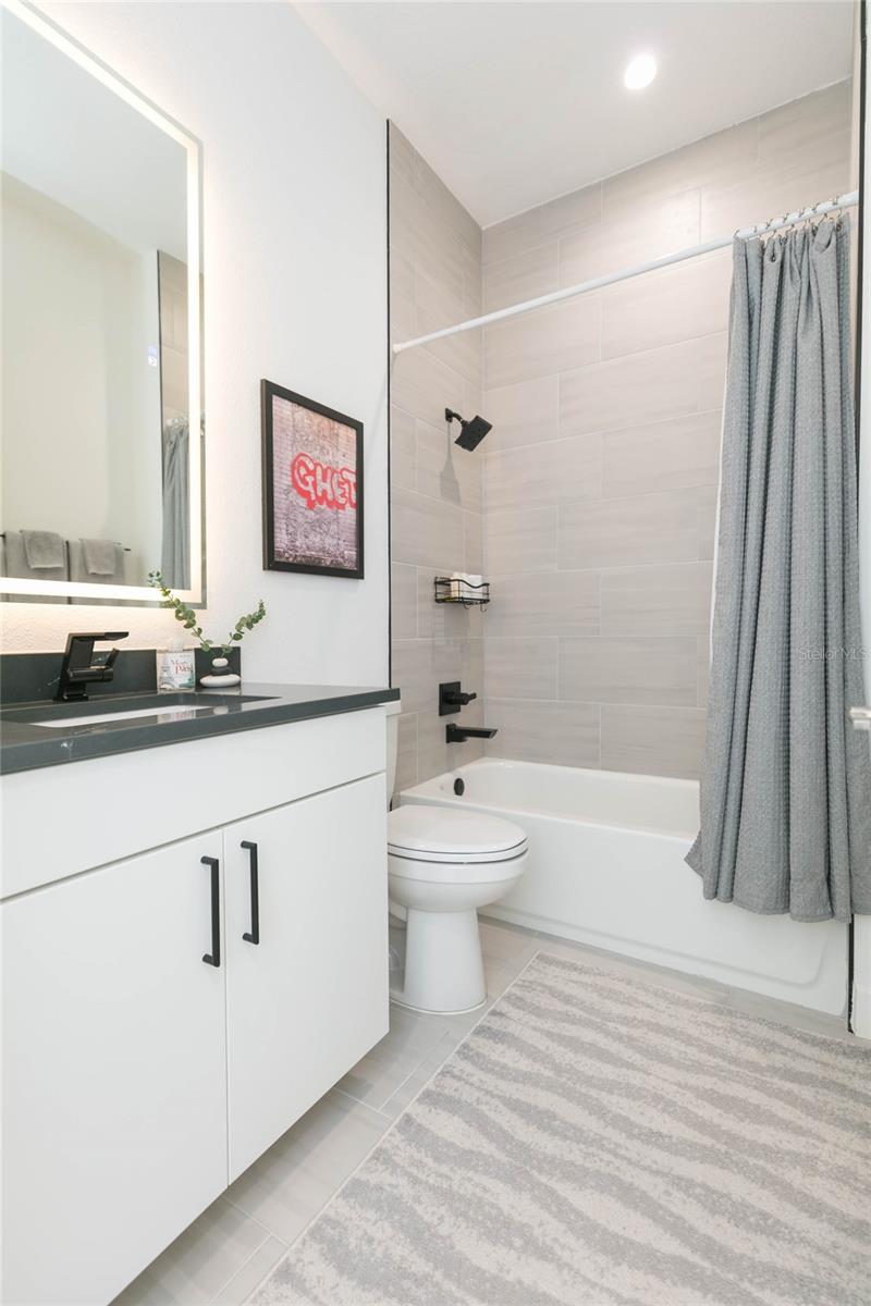 SHORE HOUSE TWNHMS UN 5 - Residential