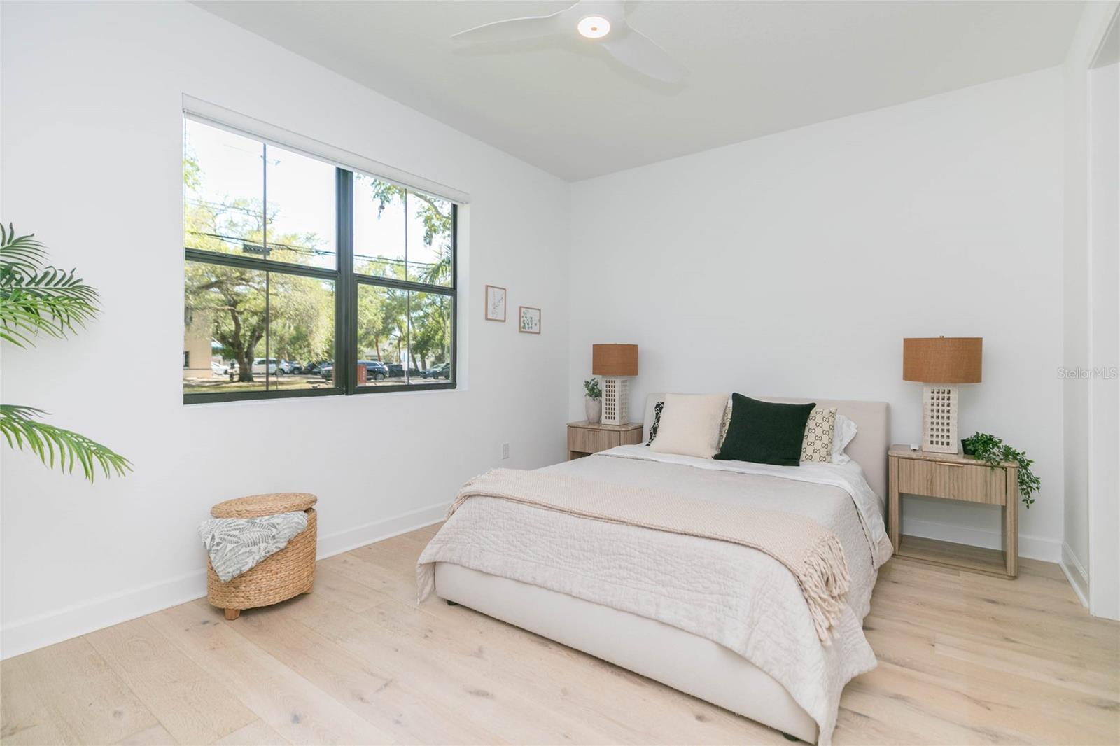 SHORE HOUSE TWNHMS UN 5 - Residential