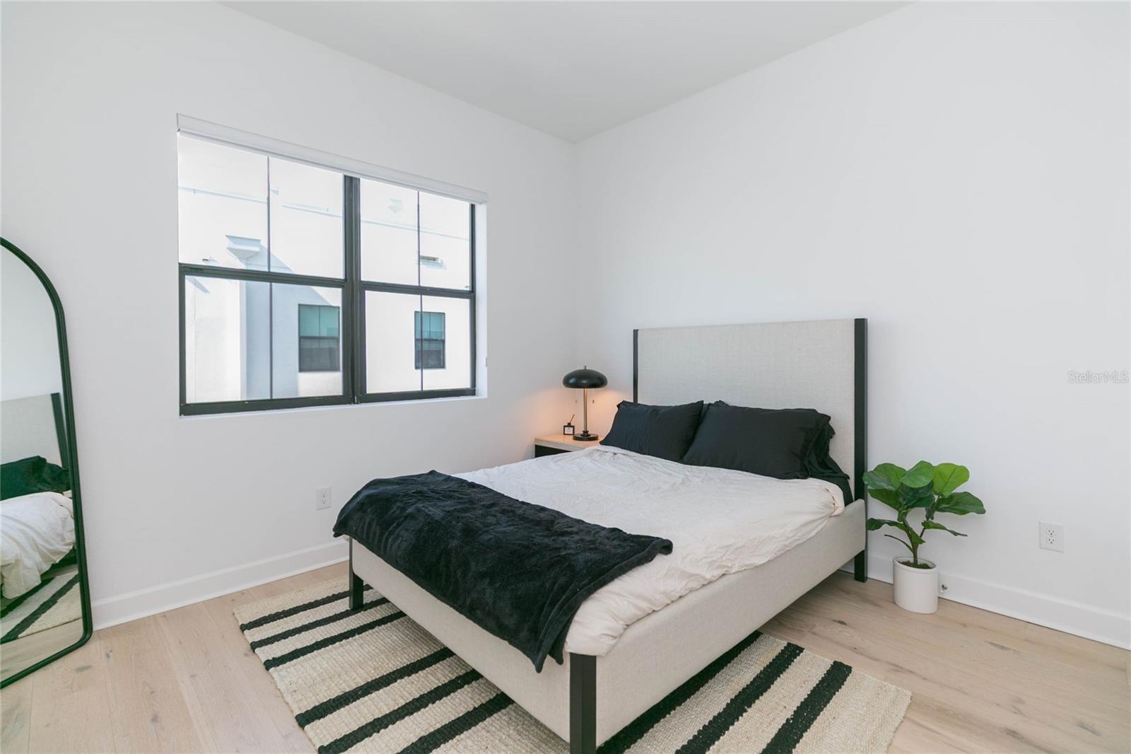 SHORE HOUSE TWNHMS UN 5 - Residential