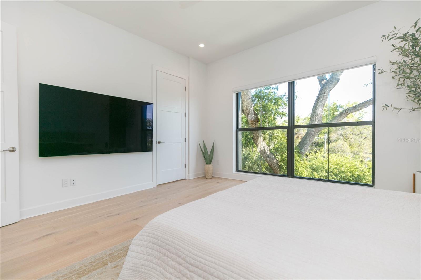 SHORE HOUSE TWNHMS UN 5 - Residential