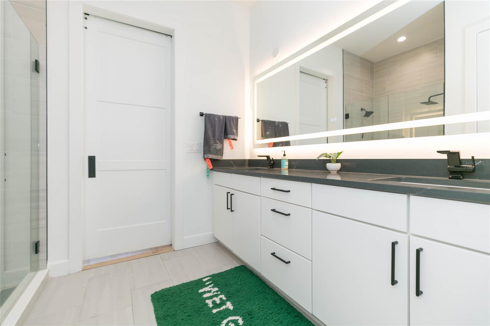 SHORE HOUSE TWNHMS UN 5 - Residential