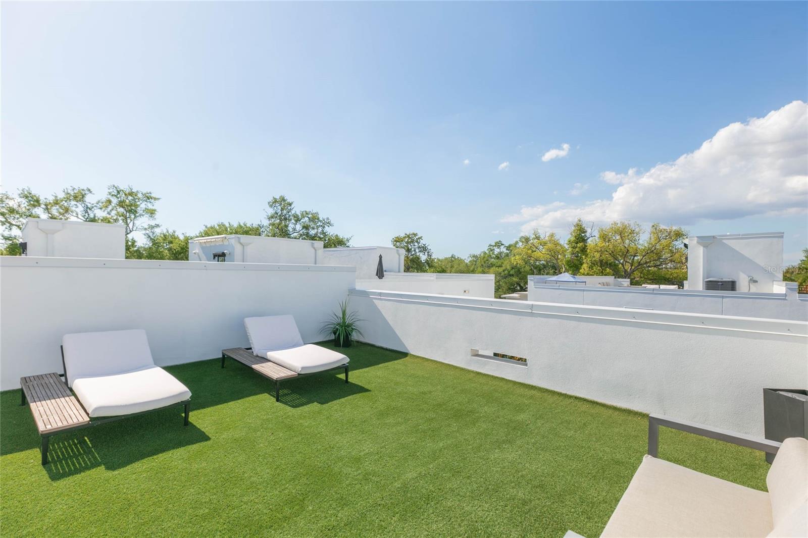 SHORE HOUSE TWNHMS UN 5 - Residential