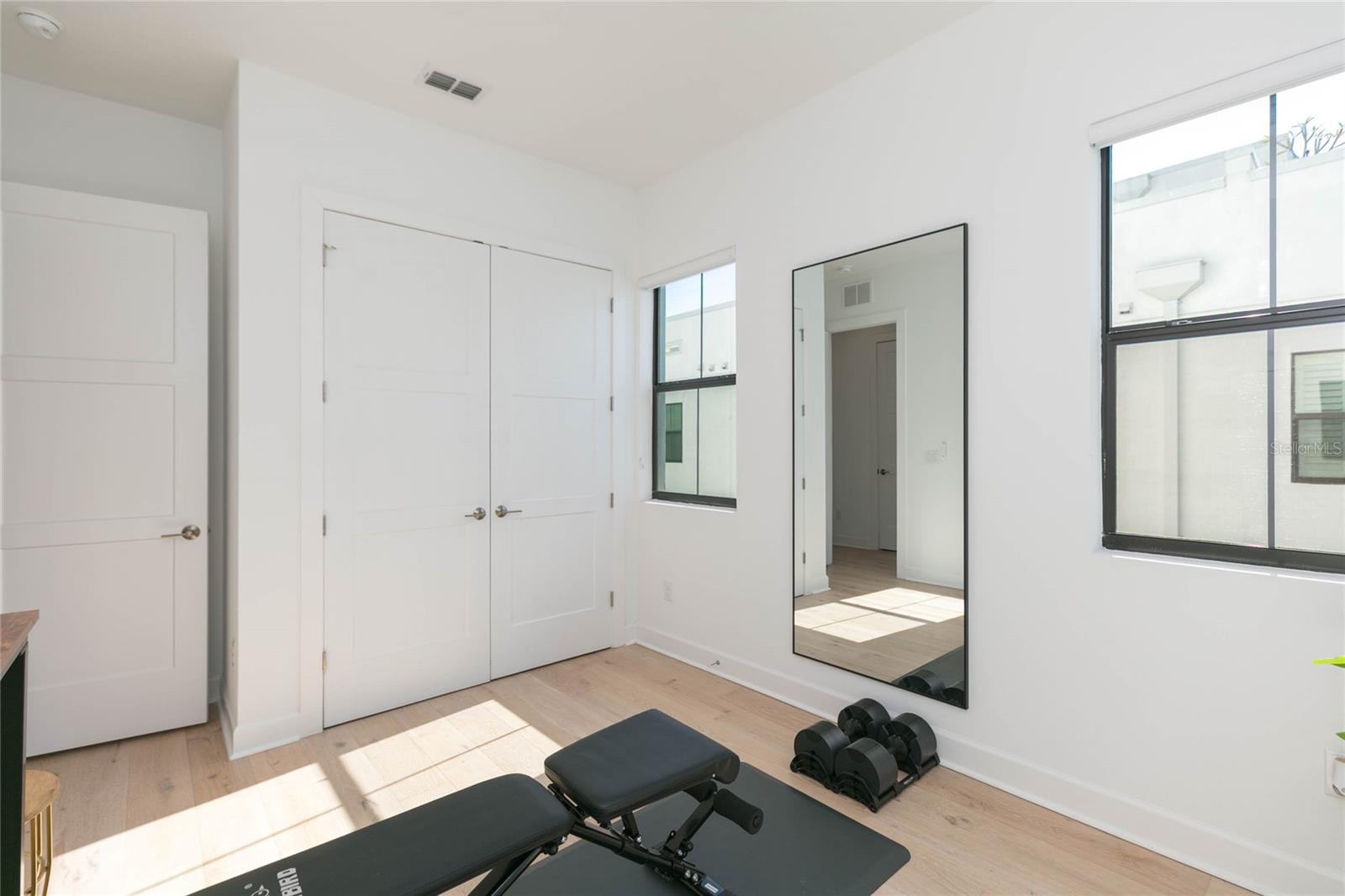 SHORE HOUSE TWNHMS UN 5 - Residential