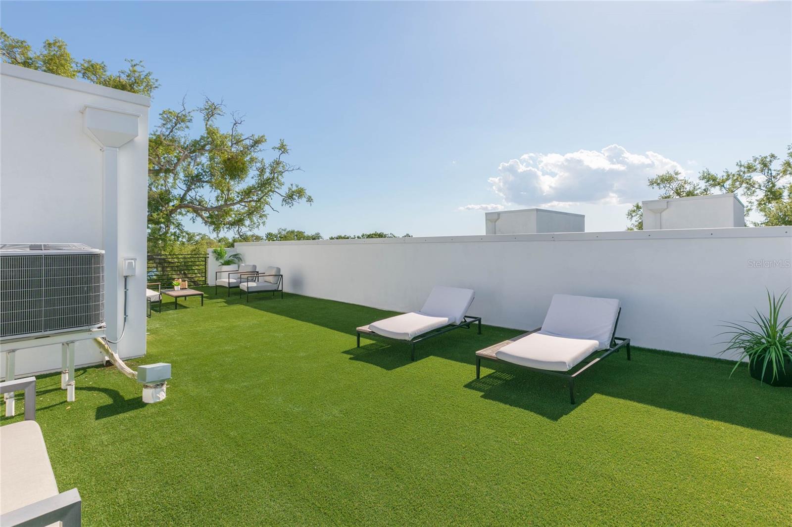 SHORE HOUSE TWNHMS UN 5 - Residential