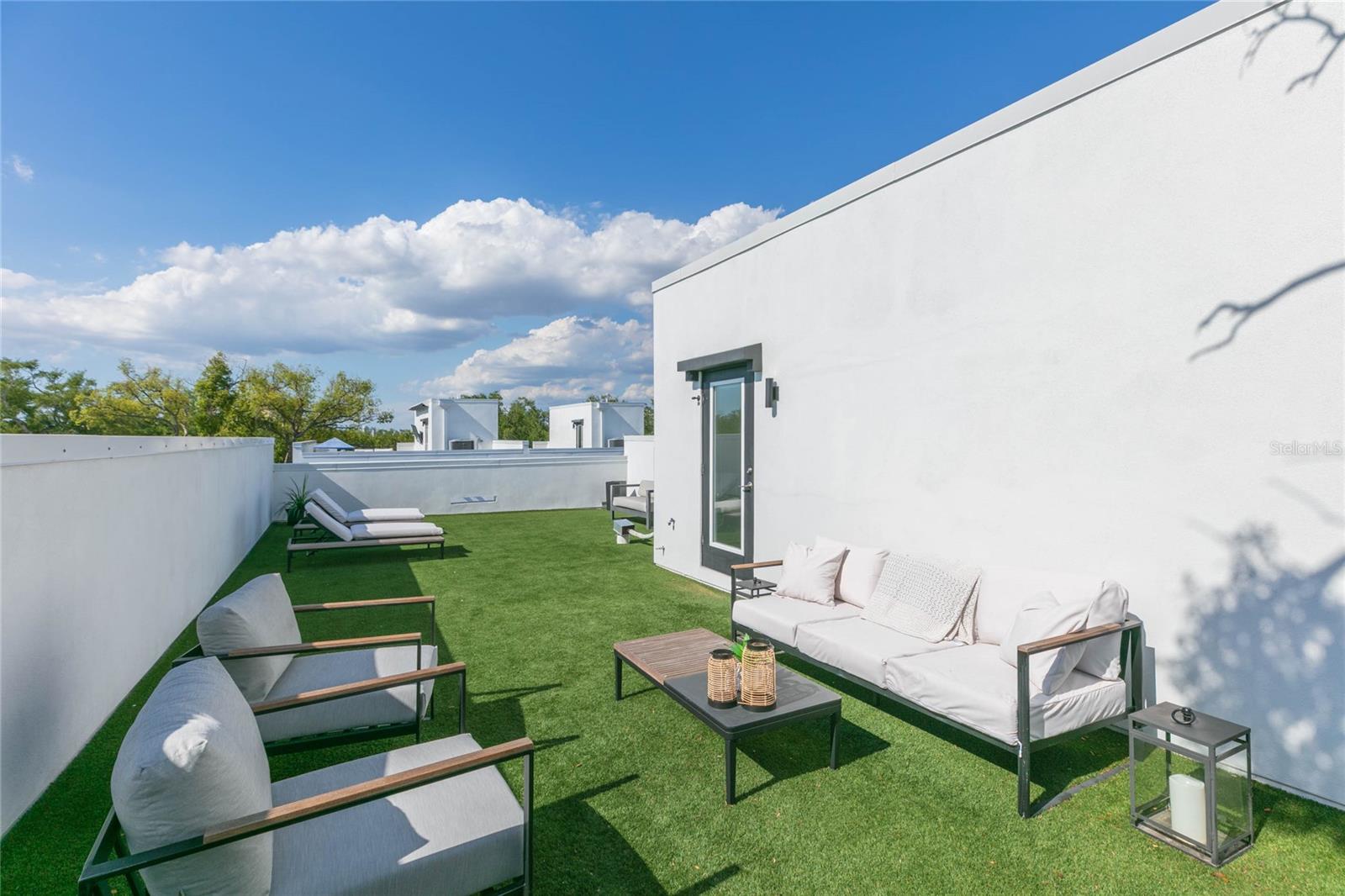 SHORE HOUSE TWNHMS UN 5 - Residential