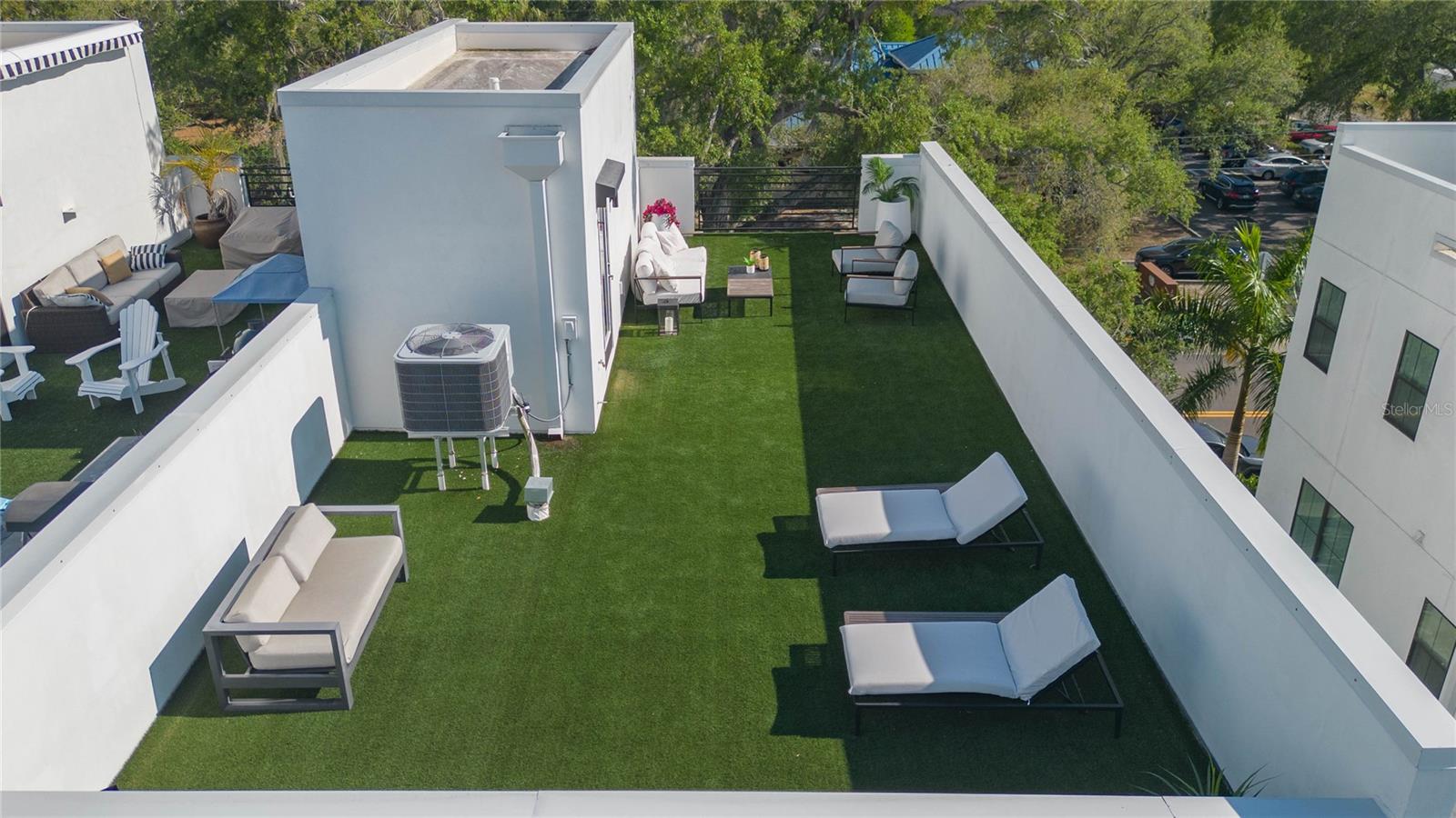 SHORE HOUSE TWNHMS UN 5 - Residential