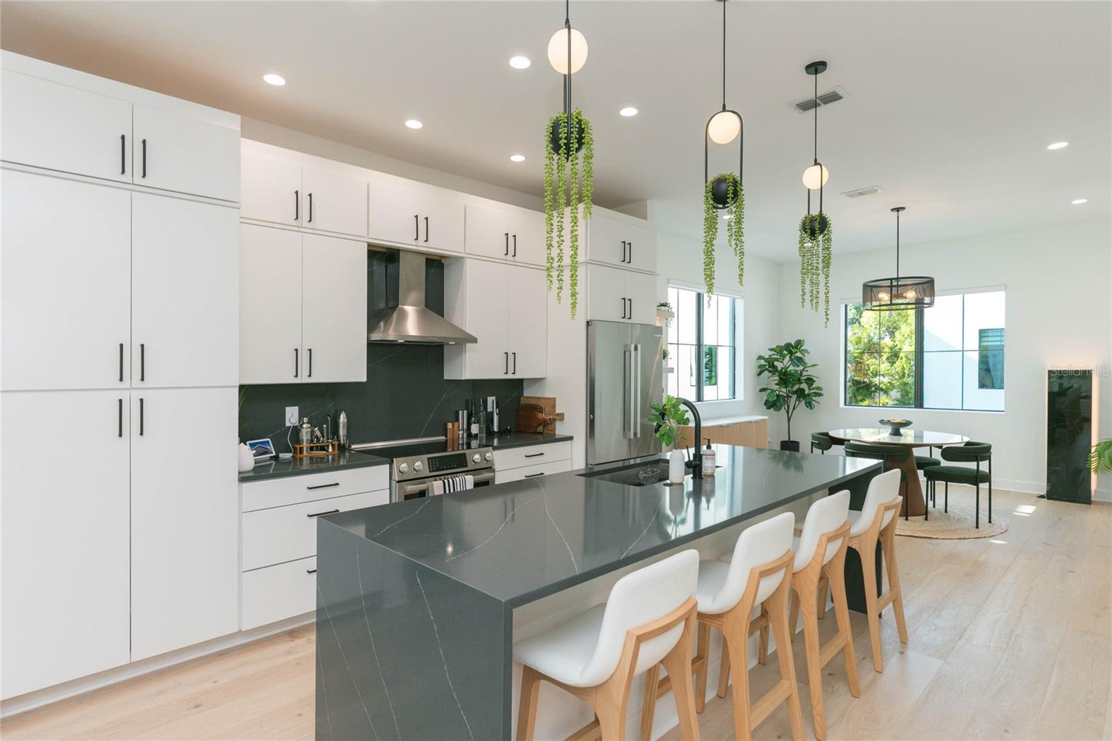 SHORE HOUSE TWNHMS UN 5 - Residential